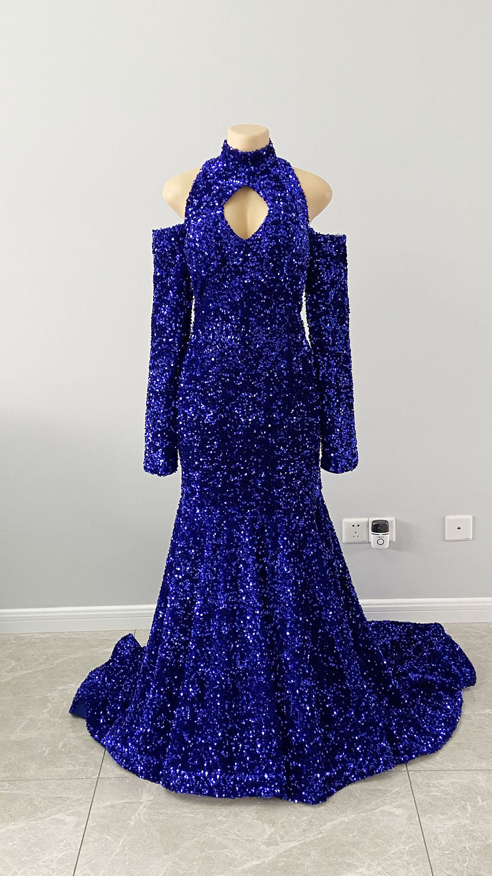 Long Sparkly Prom Dresses 2022 High Neck Mermaid Long Sleeve Sequined Sexy Royal Blue Girls Prom Gala Prom Gowns