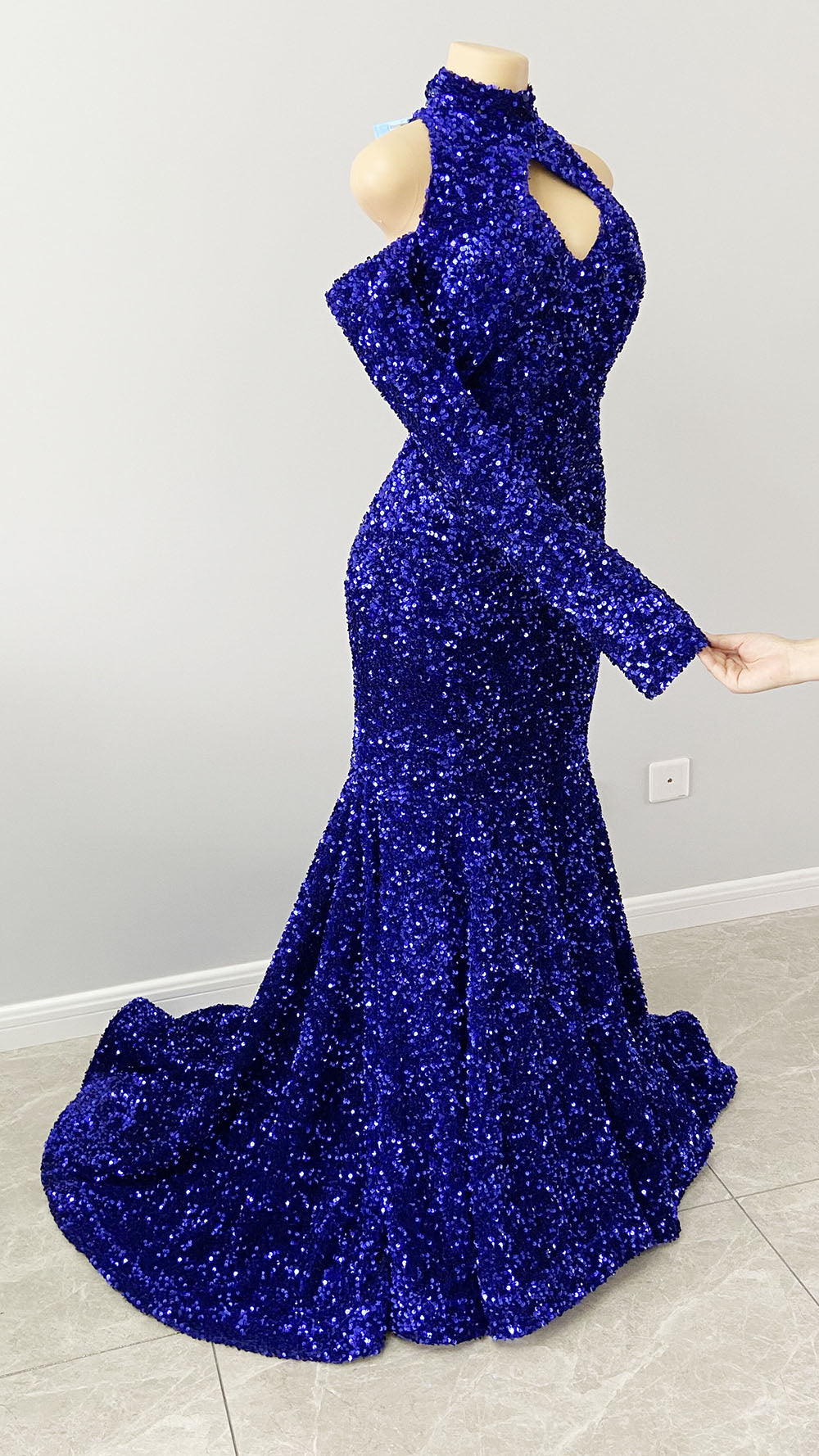 Long Sparkly Prom Dresses 2022 High Neck Mermaid Long Sleeve Sequined Sexy Royal Blue Girls Prom Gala Prom Gowns