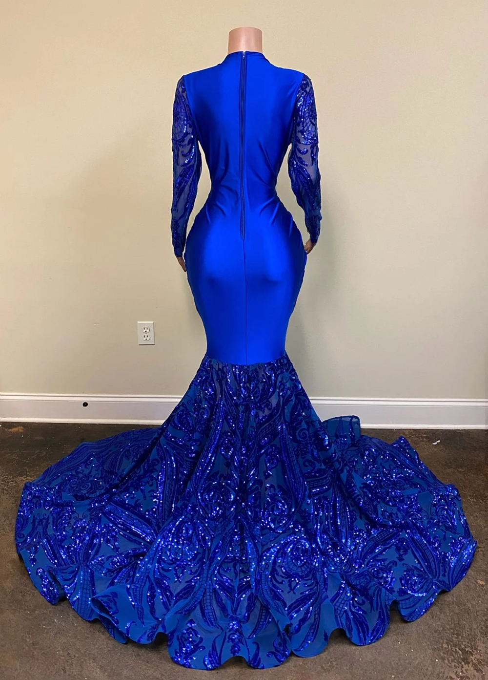 Long Elegant Prom Dresses 2022 Long Sleeve Sheer O-neck Mermaid Style Royal Blue Sequin Prom Party Gowns