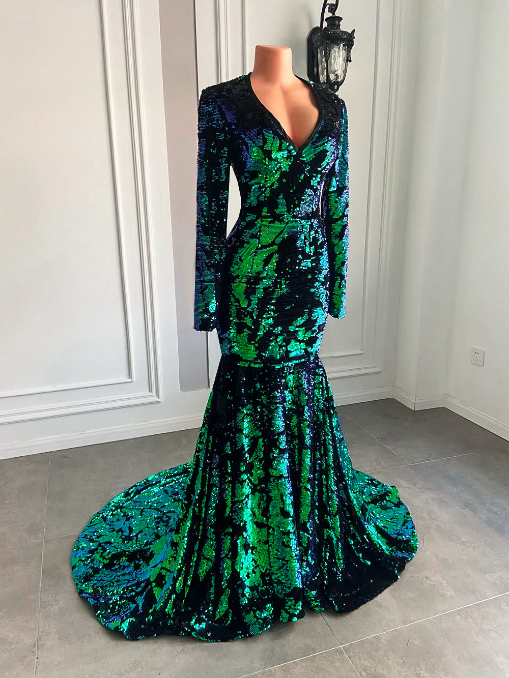 Long Mermaid Prom Dresses 2022 Sparkly Sequin Long Sleeve V-neck Emerald Green Party Dress